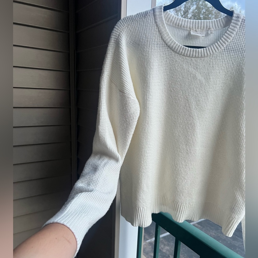 🆕 ✨ CYRUS Ivory Textured Waffle Knit Crewneck Sweater Size L Soft Cozy Classic - Picture 11 of 15